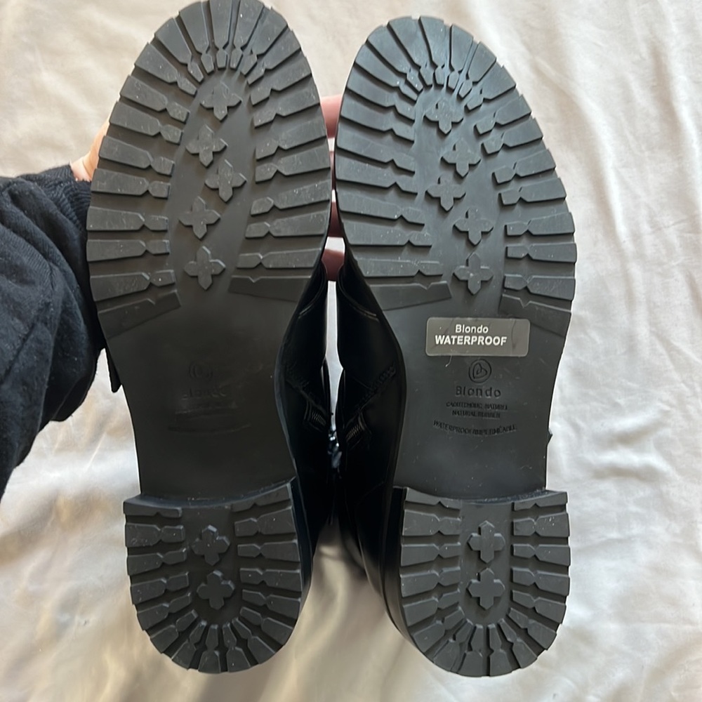 NWOB Blondo Waterproof Buckle Booties - Black Leather - Picture 4 of 7